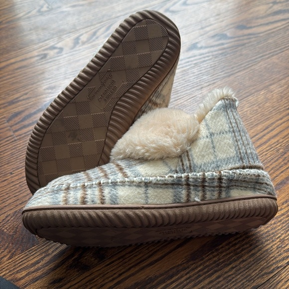 Dearfoams fleece plaid faux fur lined & cuffed pull on hard sole slippers Size 8 - Picture 4 of 7